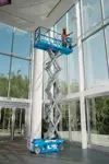 Šķērveida pacēlājs ar platformu( pašgājējs, ar akumulatoru, 2 WD), 8m