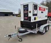 Puspiekabes dīzeļģenerators, 64kW, 24h